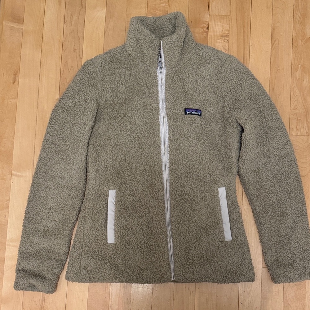 Patagonia Medium Women’s Cream Fleece Jacket - Cozy Full-Zip Sherpa